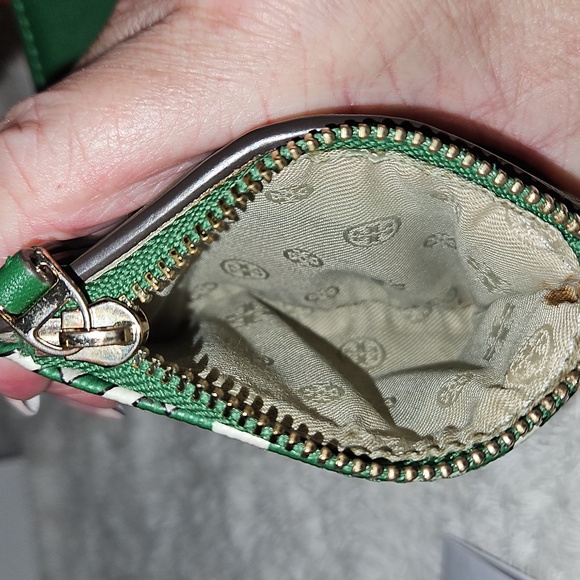 Tory Burch Green and White Geometric Wallet - Picture 8 of 10